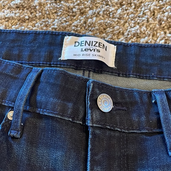 These are brand new never worn skinny jeans - Picture 3 of 7